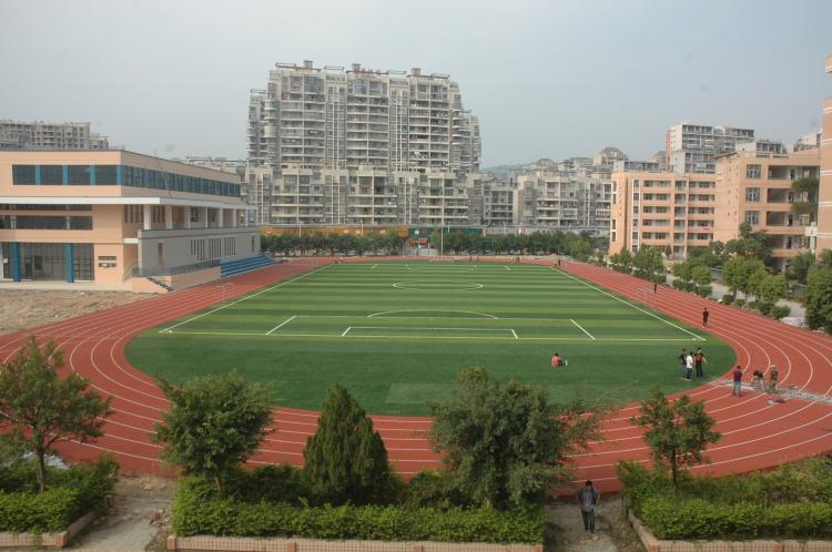 人造草坪足球場施工過程_深圳市健宇體育設(shè)施工程